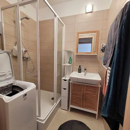 Apartment Kiado Koezvetlen Vizparti 1 Szoba, Nappali Minim 2 Ejszakara *
